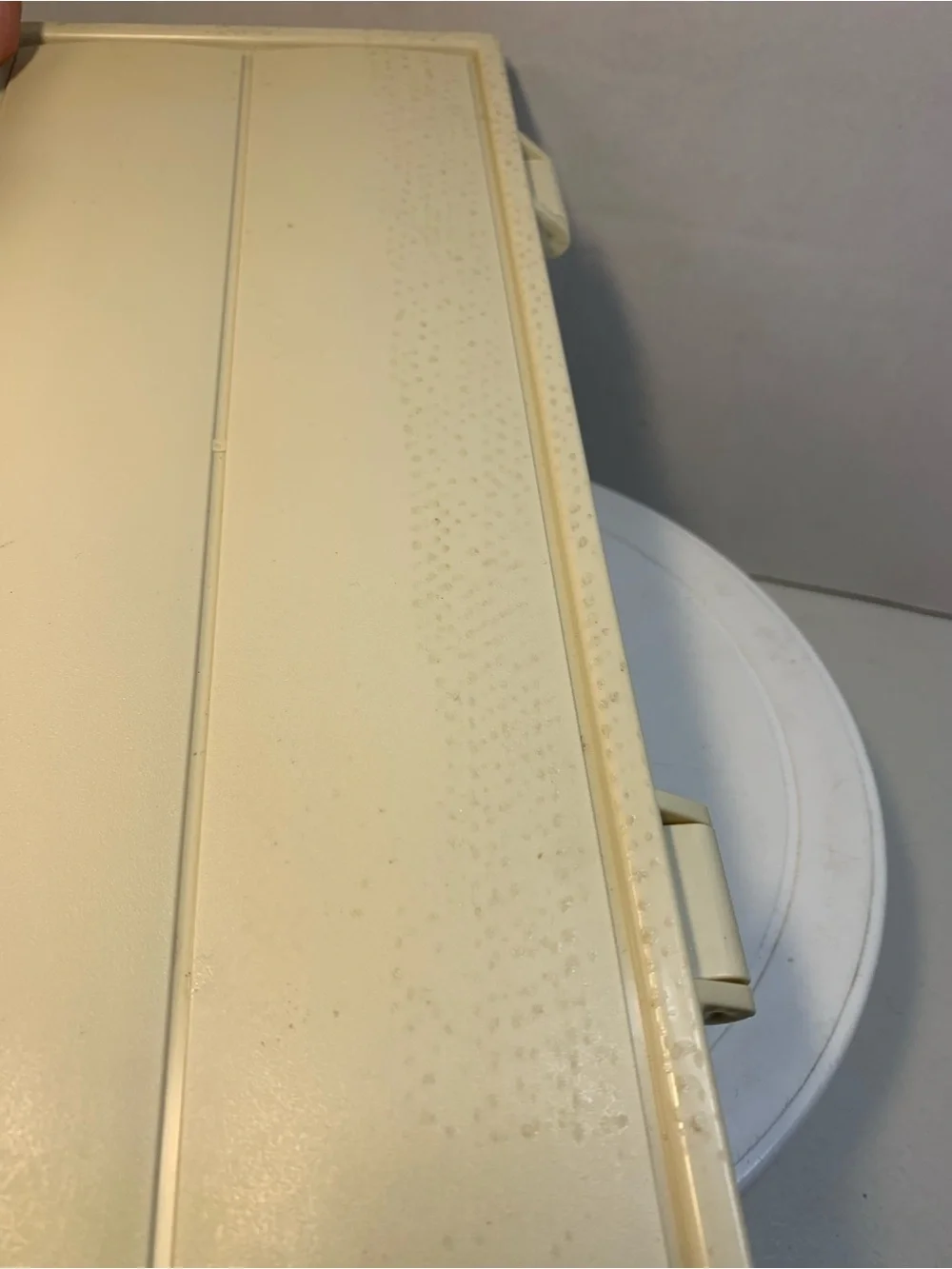 Vintage Tupperware Wax Paper & Foil Dispenser Wall Mount.            3800